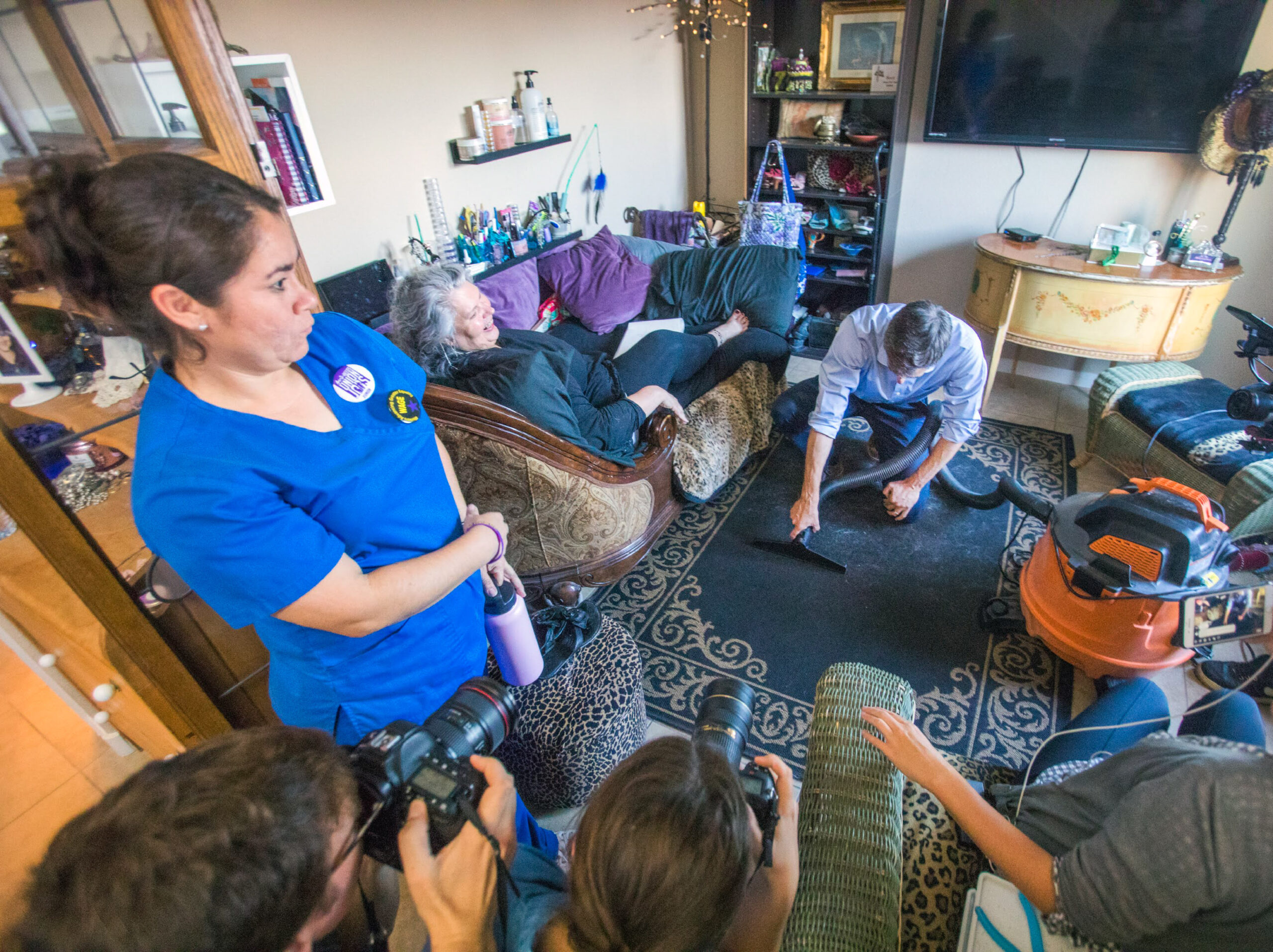 Presidential candidate Beto O'Rourke vacuums a rug while he shadowed a home care worker in Las Vegas on Thursday, Aug. 1, 2019. (Jeff Scheid/Nevada Independent)